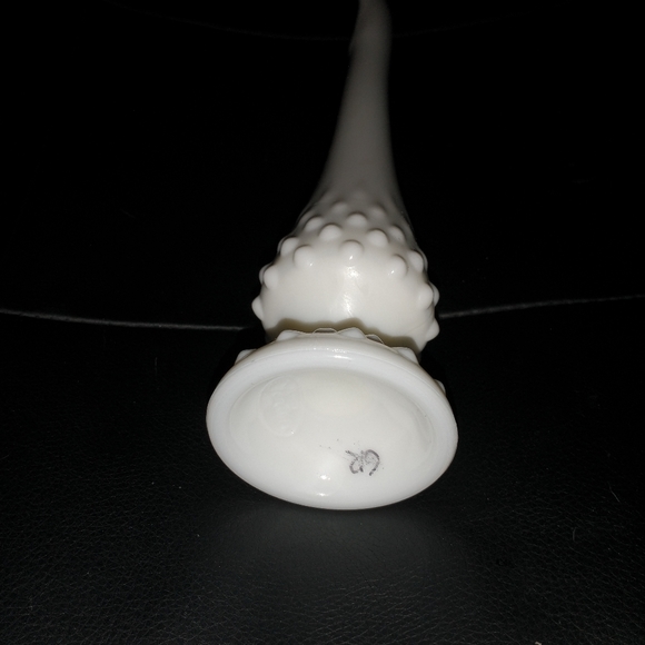 Swag milk glass vase - Picture 3 of 5